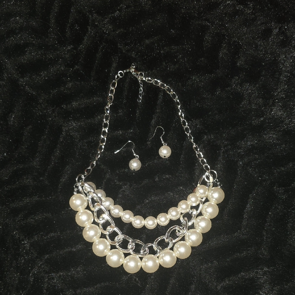 Custom Elegant Silver and Pearl Necklace and Earring Set